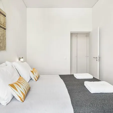 Appartamento Host Wise - Lovely Shinny Flats With Balcony - Clerigos Oporto