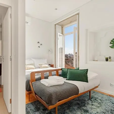 Host Wise - Lovely Shinny Flats With Balcony - Clerigos * Oporto