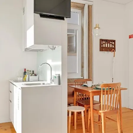 Host Wise - Lovely Shinny Flats With Balcony - Clerigos * Oporto