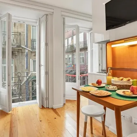 Host Wise - Lovely Shinny Flats With Balcony - Clerigos Porto