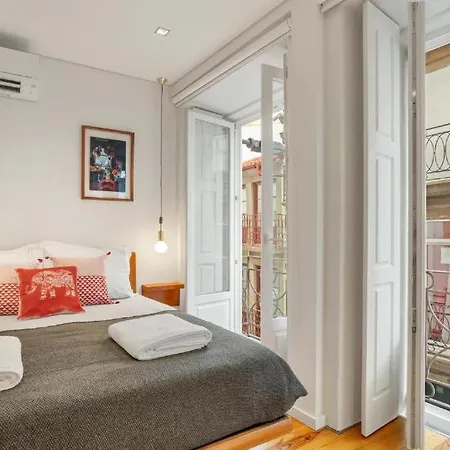 Host Wise - Lovely Shinny Flats With Balcony - Clerigos Apartment *