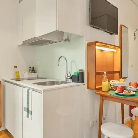 Host Wise - Lovely Shinny Flats With Balcony - Clerigos Apartment