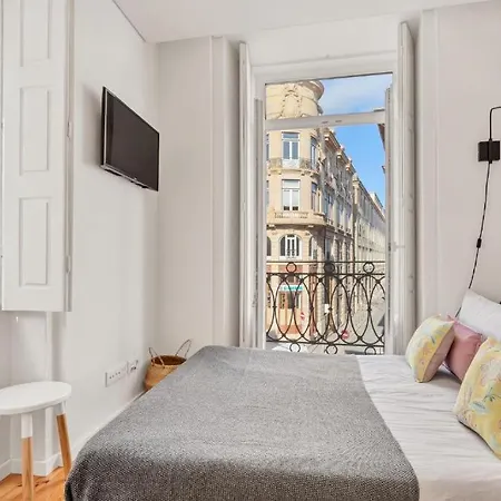 Host Wise - Lovely Shinny Flats With Balcony - Clerigos Apartment Porto