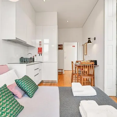 Host Wise - Lovely Shinny Flats With Balcony - Clerigos Porto