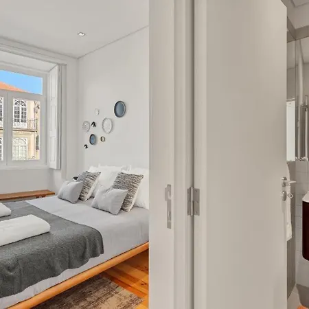 Host Wise - Lovely Shinny Flats With Balcony - Clerigos Apartment Porto
