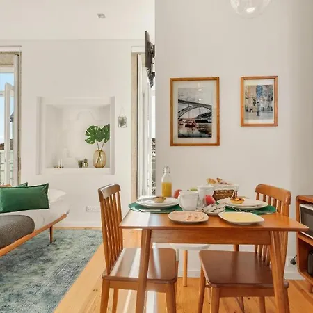 Host Wise - Lovely Shinny Flats With Balcony - Clerigos Apartment *