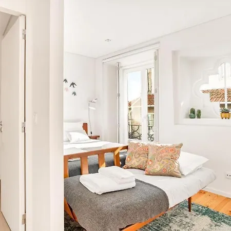 Host Wise - Lovely Shinny Flats With Balcony - Clerigos Apartment