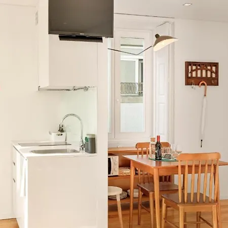 Host Wise - Lovely Shinny Flats With Balcony - Clerigos Apartment