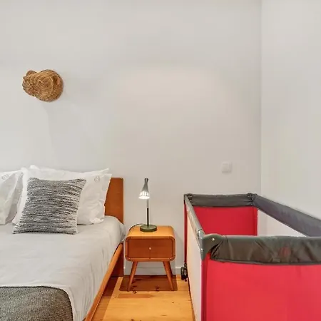 Host Wise - Lovely Shinny Flats With Balcony - Clerigos Apartment Porto