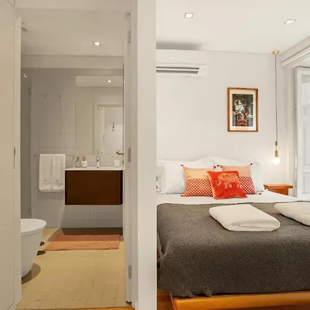 Host Wise - Lovely Shinny Flats With Balcony - Clerigos * Porto