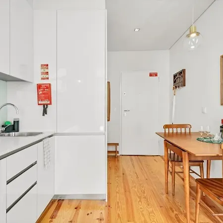 Apartment Host Wise - Lovely Shinny Flats With Balcony - Clerigos Porto