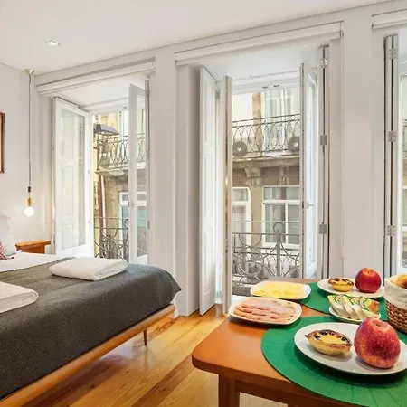Host Wise - Lovely Shinny Flats With Balcony - Clerigos * Porto