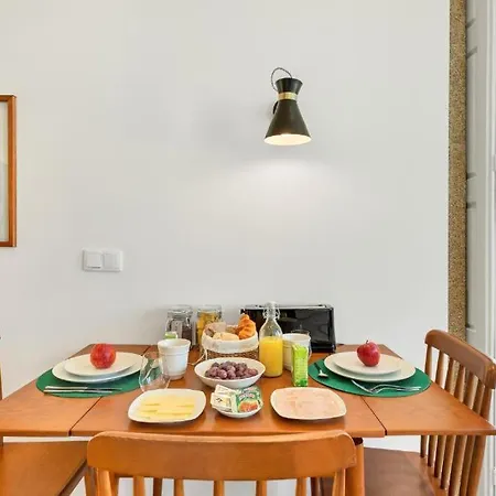Host Wise - Lovely Shinny Flats With Balcony - Clerigos * Porto