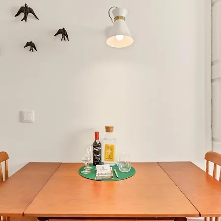Host Wise - Lovely Shinny Flats With Balcony - Clerigos Apartment Porto