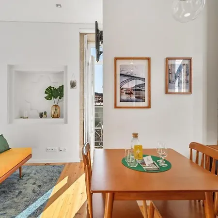 Host Wise - Lovely Shinny Flats With Balcony - Clerigos Apartment *