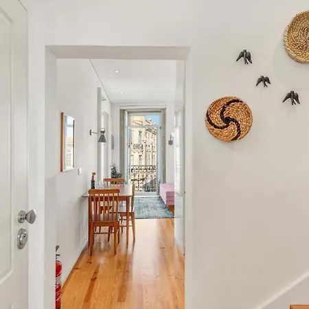 Host Wise - Lovely Shinny Flats With Balcony - Clerigos Porto