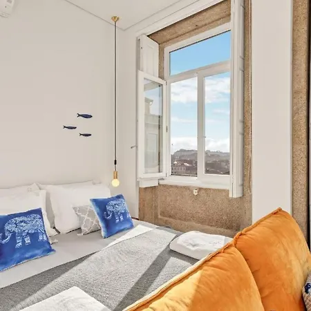 Host Wise - Lovely Shinny Flats With Balcony - Clerigos * Porto