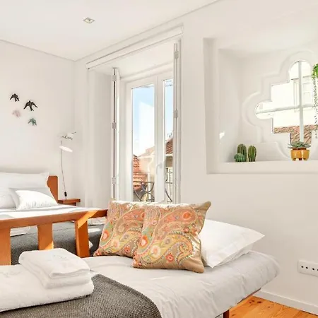 Host Wise - Lovely Shinny Flats With Balcony - Clerigos Apartment *