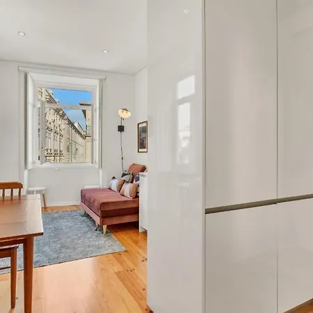 Host Wise - Lovely Shinny Flats With Balcony - Clerigos * Porto